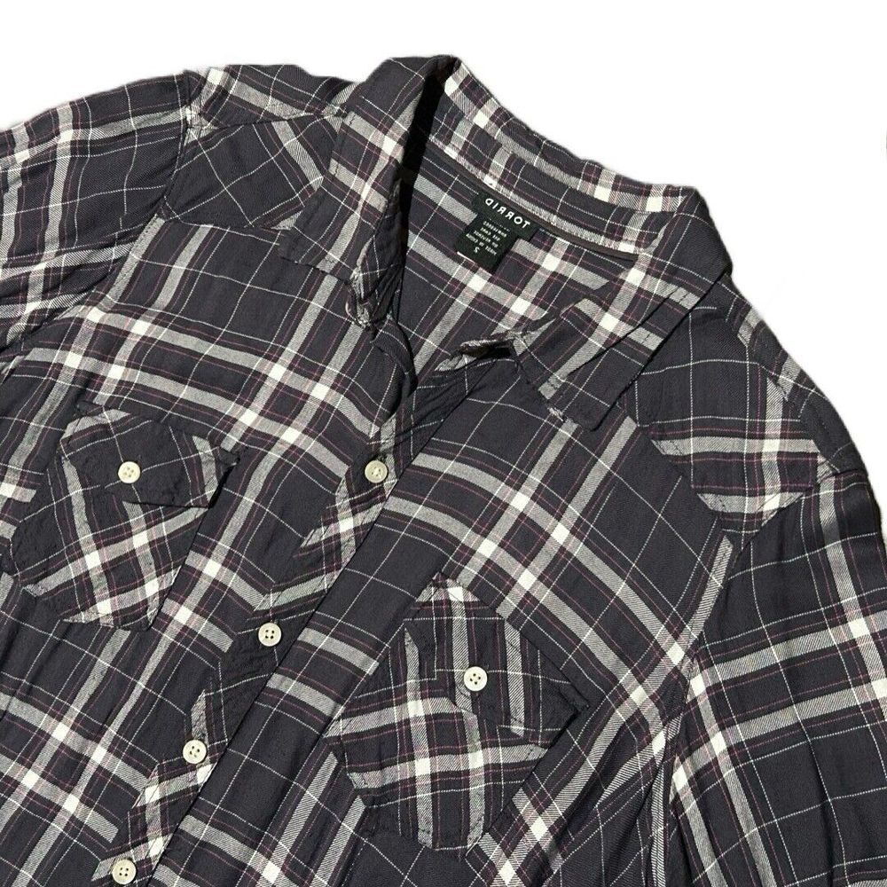 Torrid Grey Plaid Long Sleeve Shirt Front Pockets 100% Rayon Women's Size 2